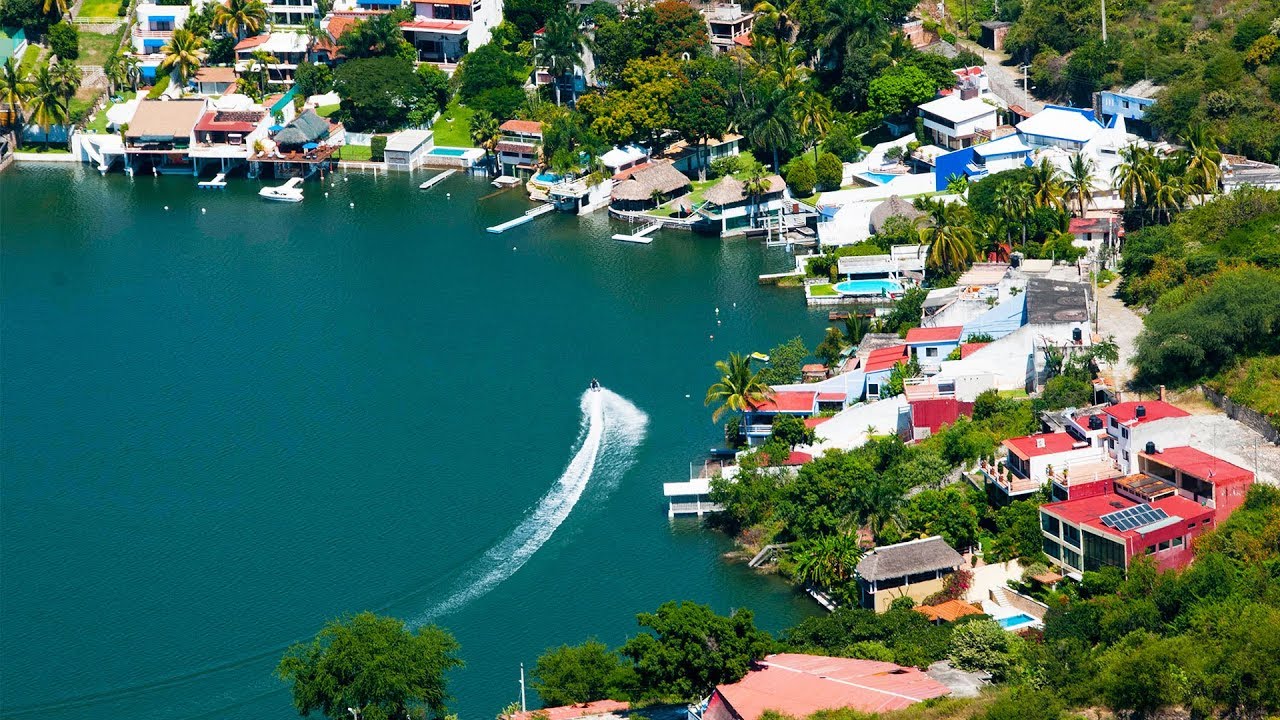Vista panorámica al lago